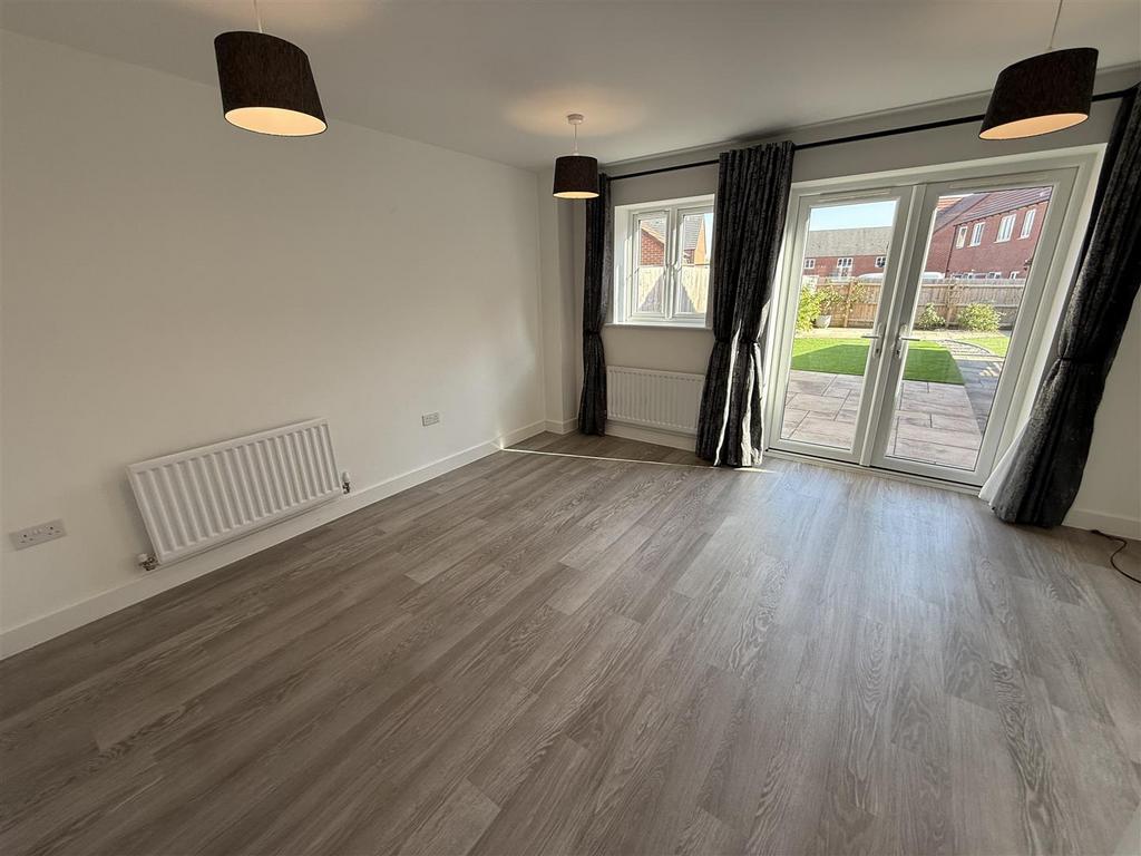 Living Room3.JPG