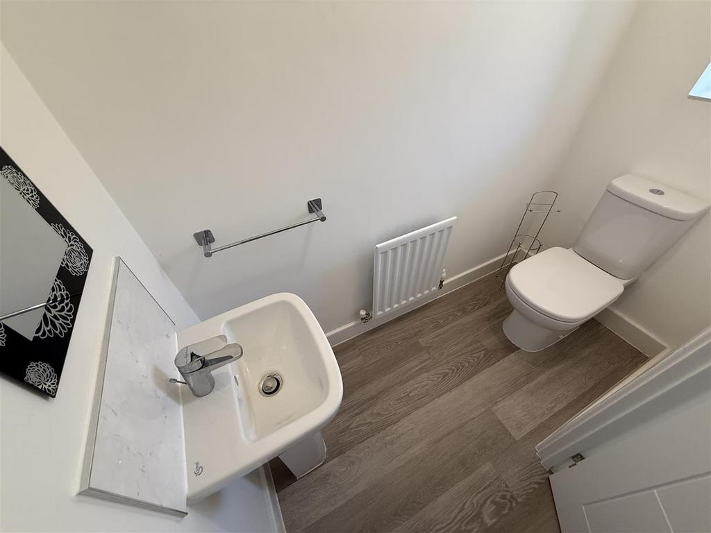 Downstairs WC.JPG