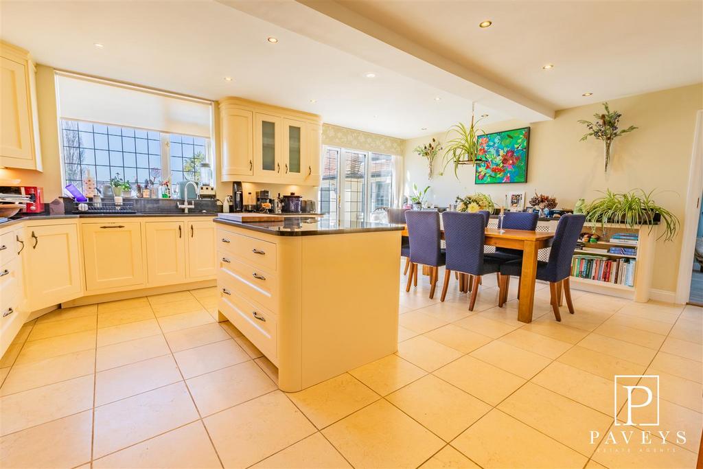 Kitchen breakfast room