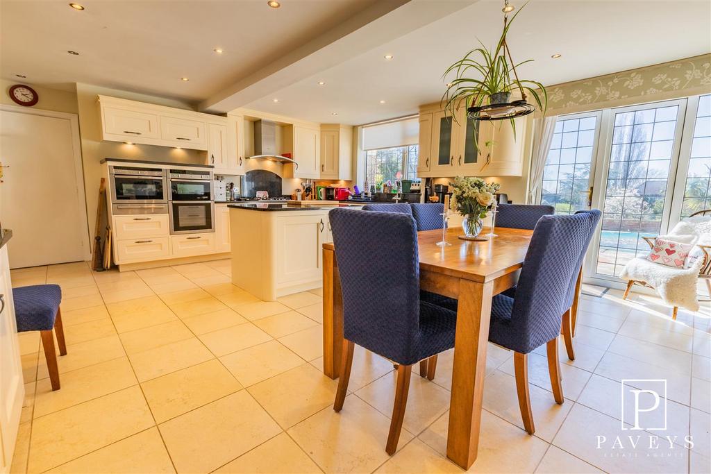 Kitchen breakfast room