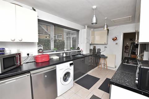 16 Huddleston Road, Grimsby, DN32 8HG