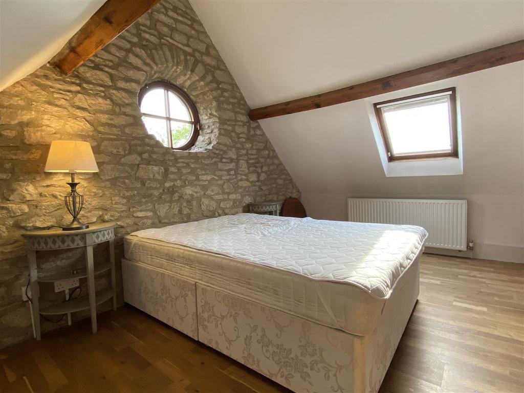 Bedroom (2).JPG