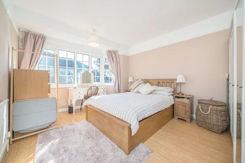 2 bedroom flat for sale, Church Road, London W7