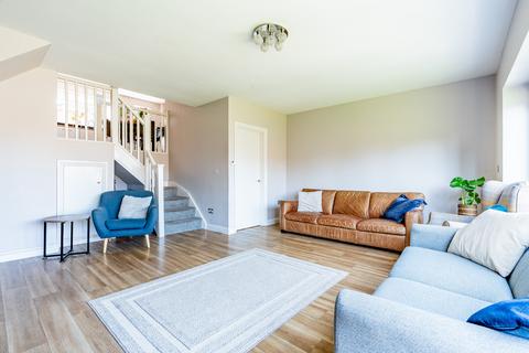 14 Corston Walk, Bristol, BS11 9RB