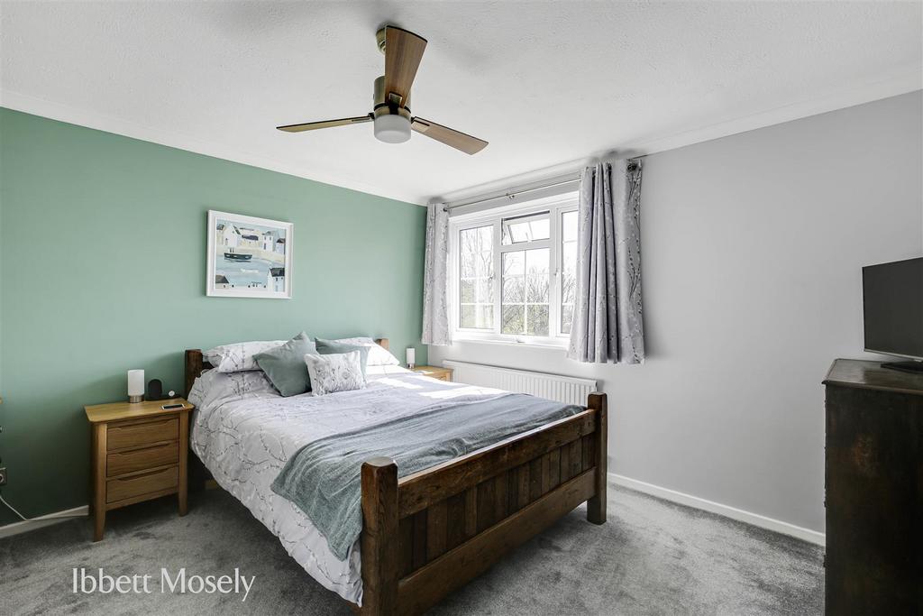 22 Bedroom.jpg