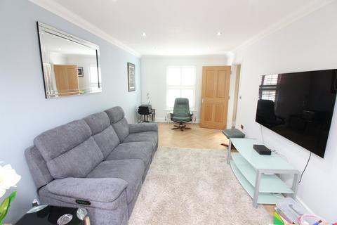 5 bedroom end of terrace house for sale, Valerian Way, Stotfold, Hitchin, SG5