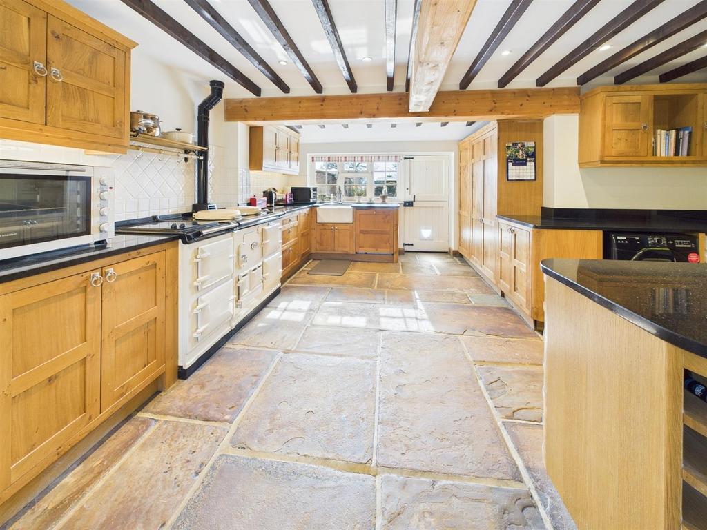 L shaped kitchen