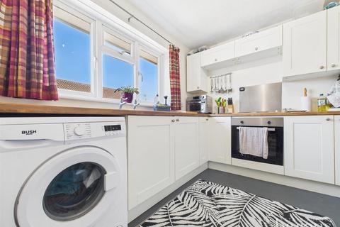 4 Wayside Road, Basingstoke, RG23 8BH