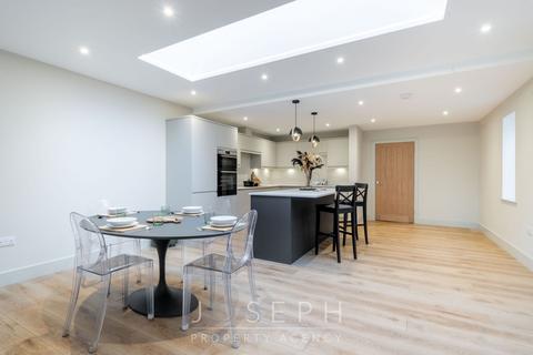 1, Orwell Place Main Road, Chelmondiston, Ipswich, IP9 1DY