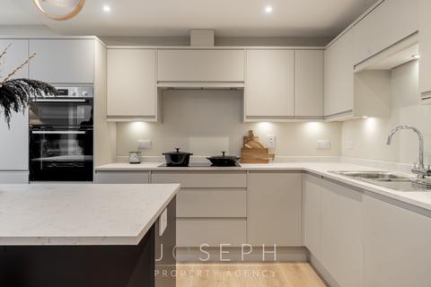 1, Orwell Place Main Road, Chelmondiston, Ipswich, IP9 1DY