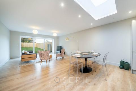 1, Orwell Place Main Road, Chelmondiston, Ipswich, IP9 1DY