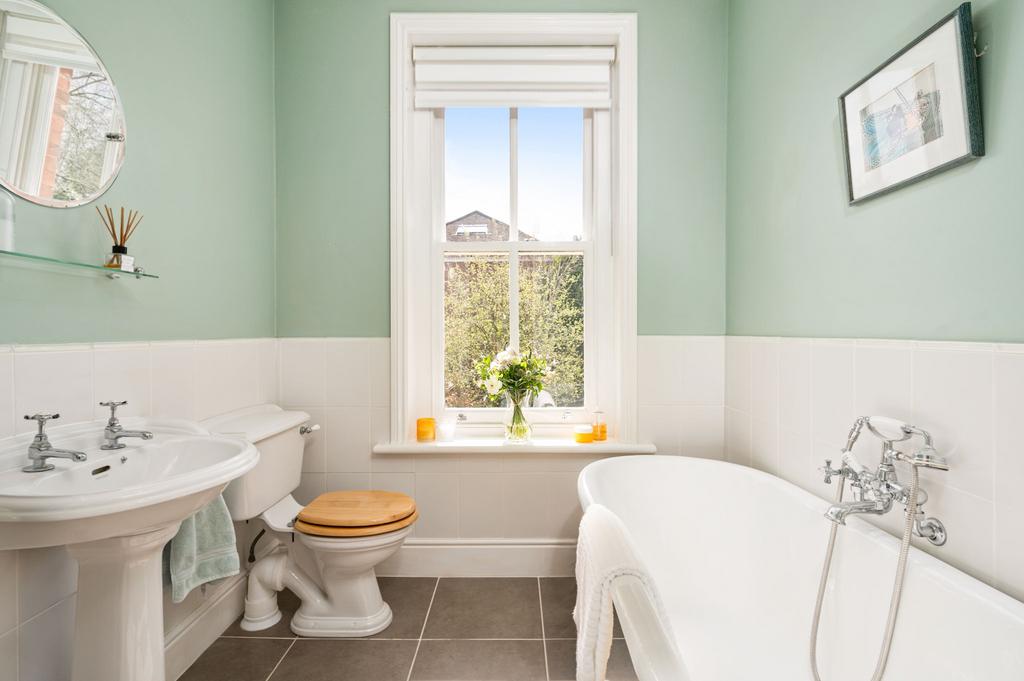 Main suite bathroom
