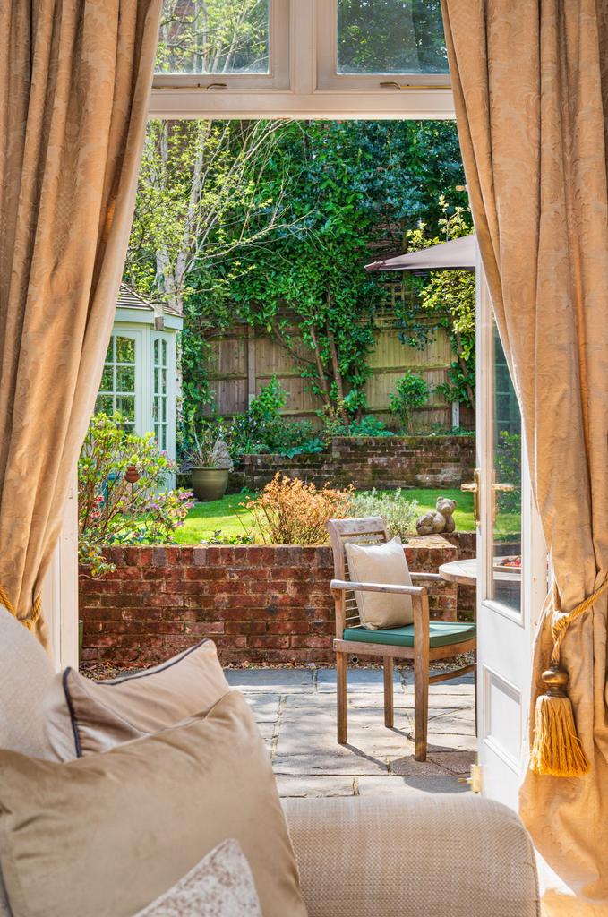 Sitting room to garden