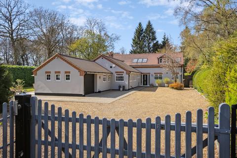 Honeywick Byslips Road, Studham, Dunstable, LU6 2ND