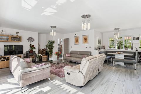 Honeywick Byslips Road, Studham, Dunstable, LU6 2ND