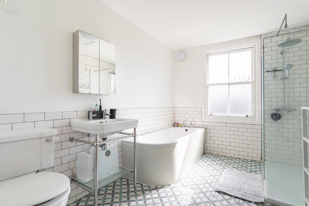 Bathroom (1).jpg