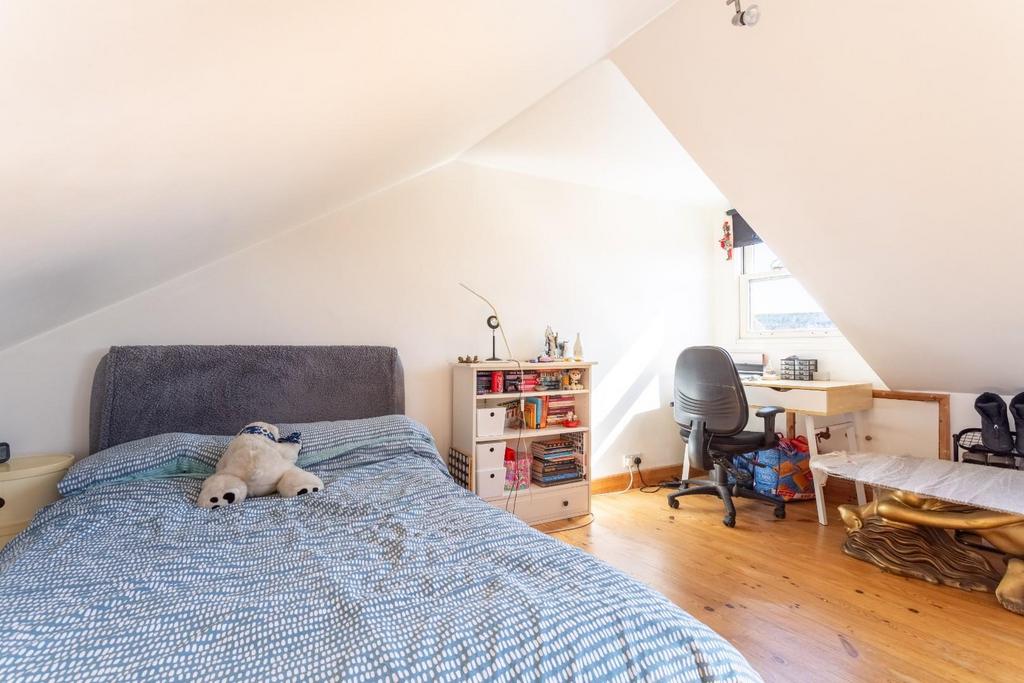 Bedroom (3).jpg