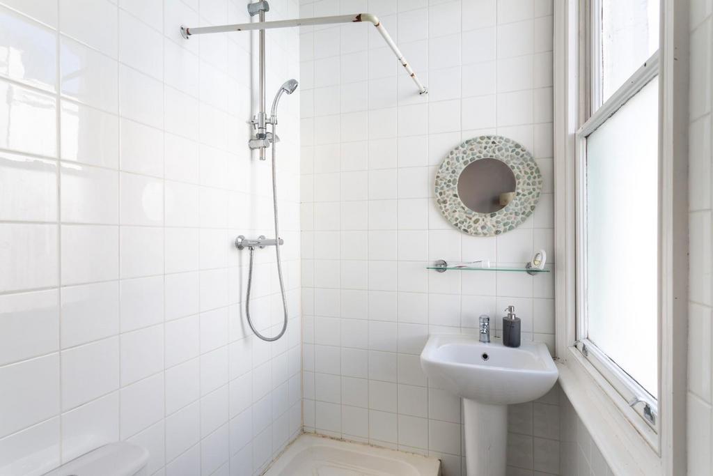 Bathroom (2).jpg