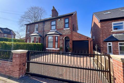 Heyes Lane, Alderley Edge