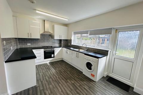 3 bedroom terraced house to rent, Cedar Grove, Southall
