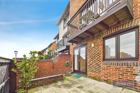 3 bedroom terraced house for sale, Cadland Court, Channel Way, Ocean Village