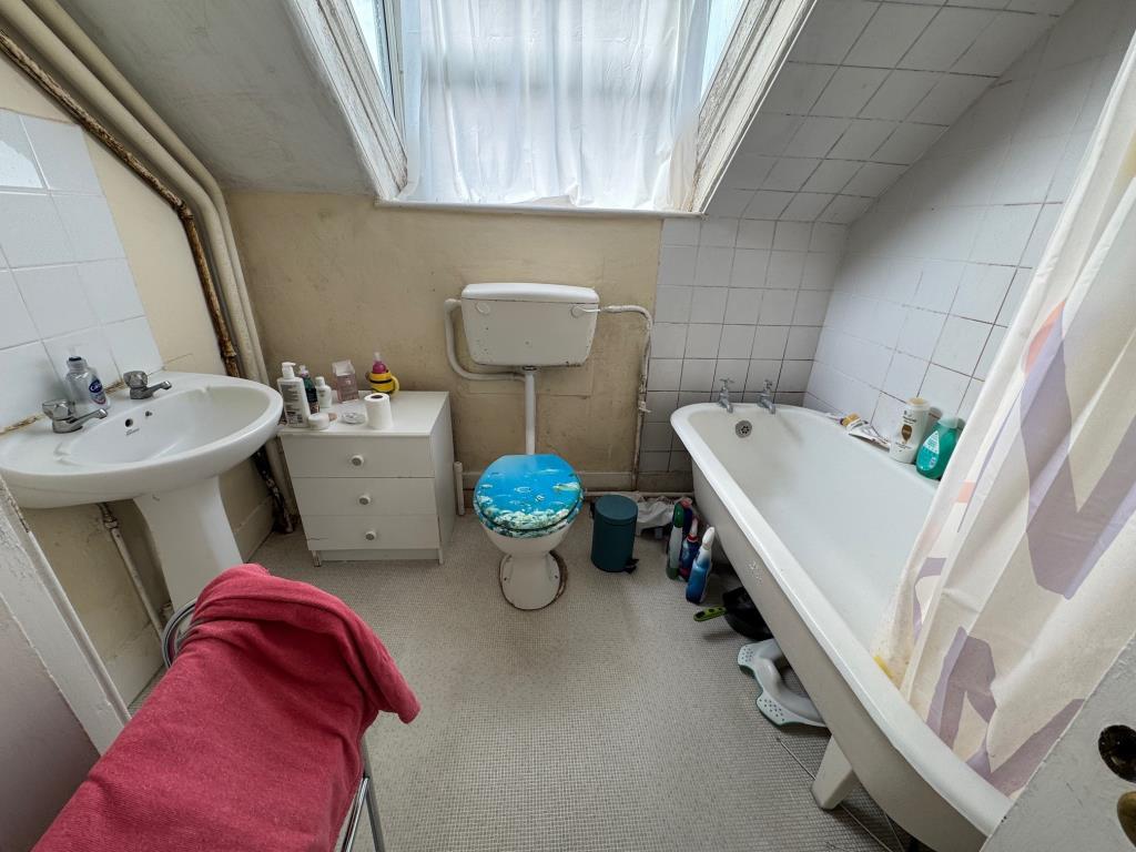 Flat 4 - Bathroom