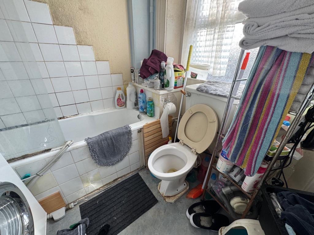 Flat 3 - Bathroom