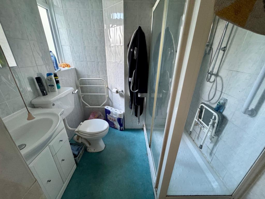 Flat 1 - Shower room