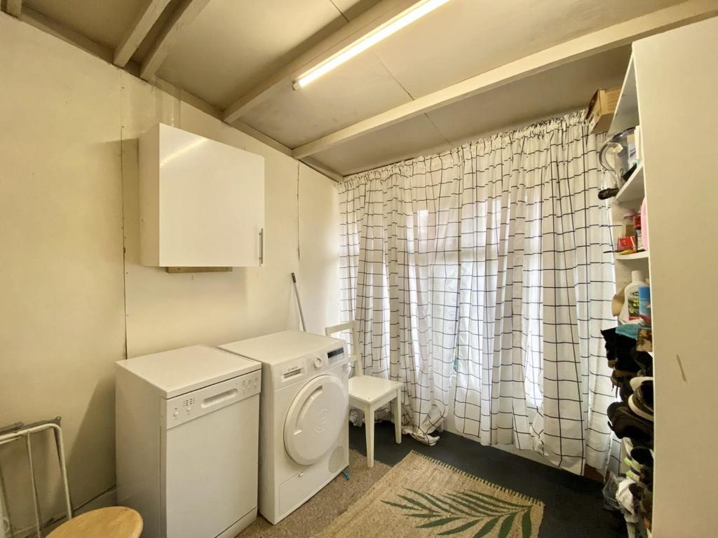 Utility room, utility