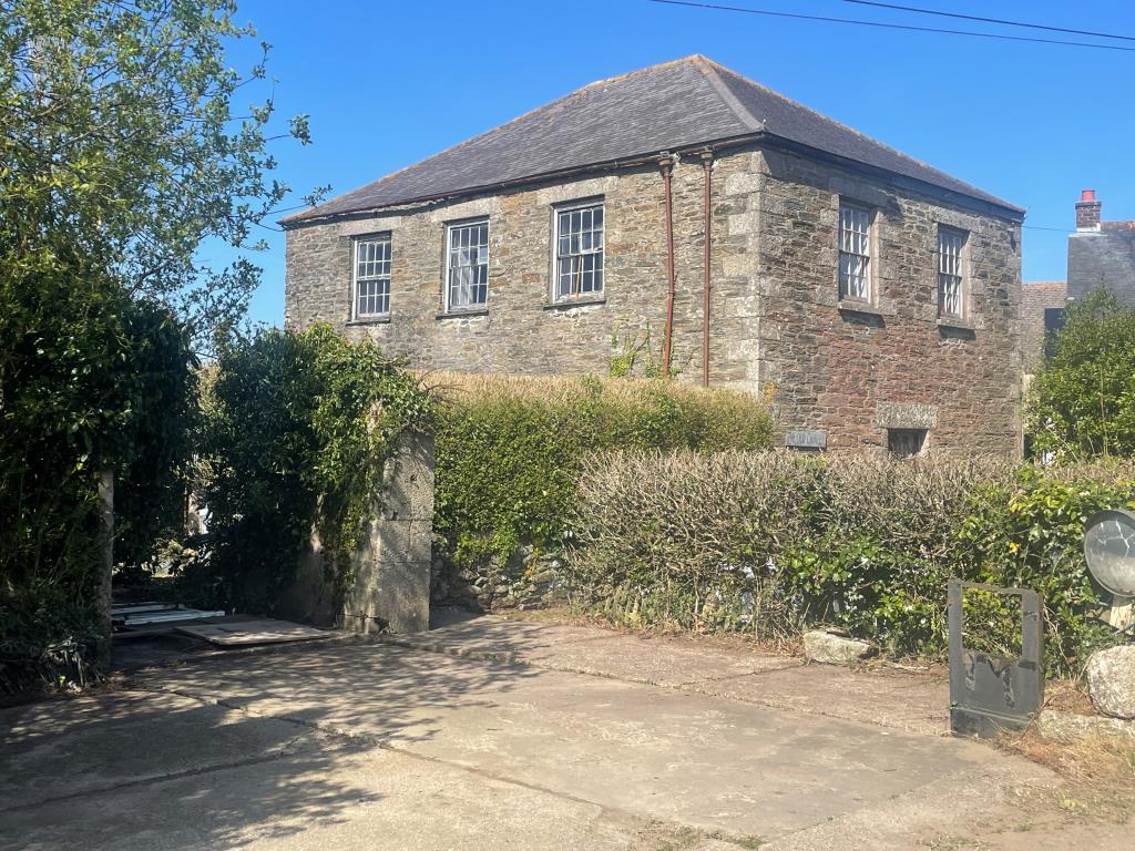 General view of the property with hardstanding par