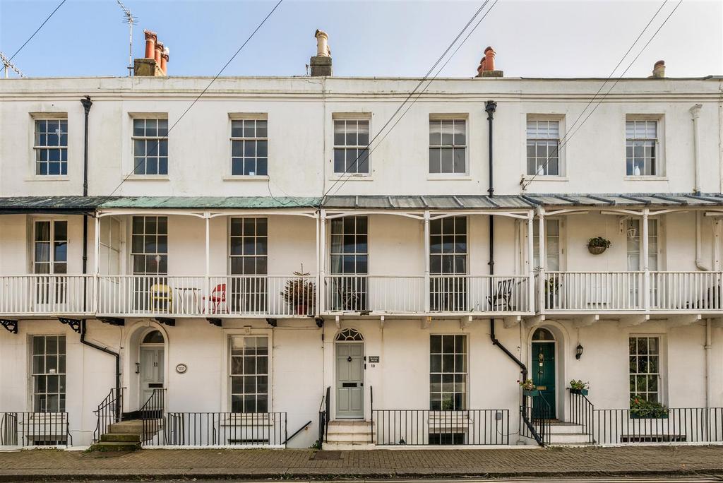 Warwick Front shot.jpg