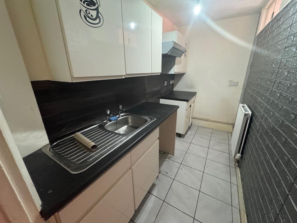 Lower ground floor flat - kitchen