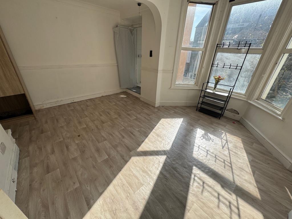Lower Maisonette - Bedroom 1