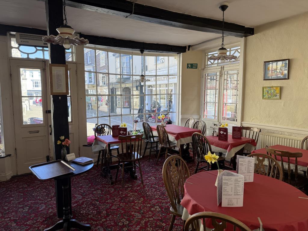 A Dining Area Fronting St Thomas Square