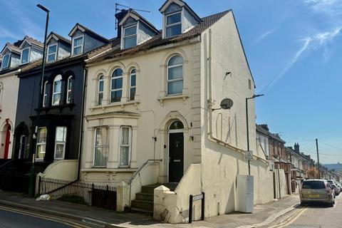 22 Frindsbury Road, Rochester, ME2 4TB