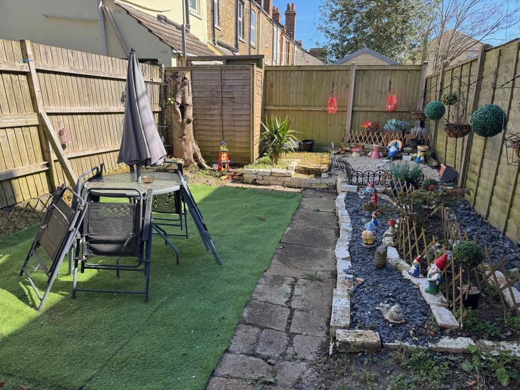 Ground floor flat - garden