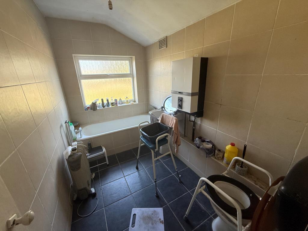 Bathroom with W.C.