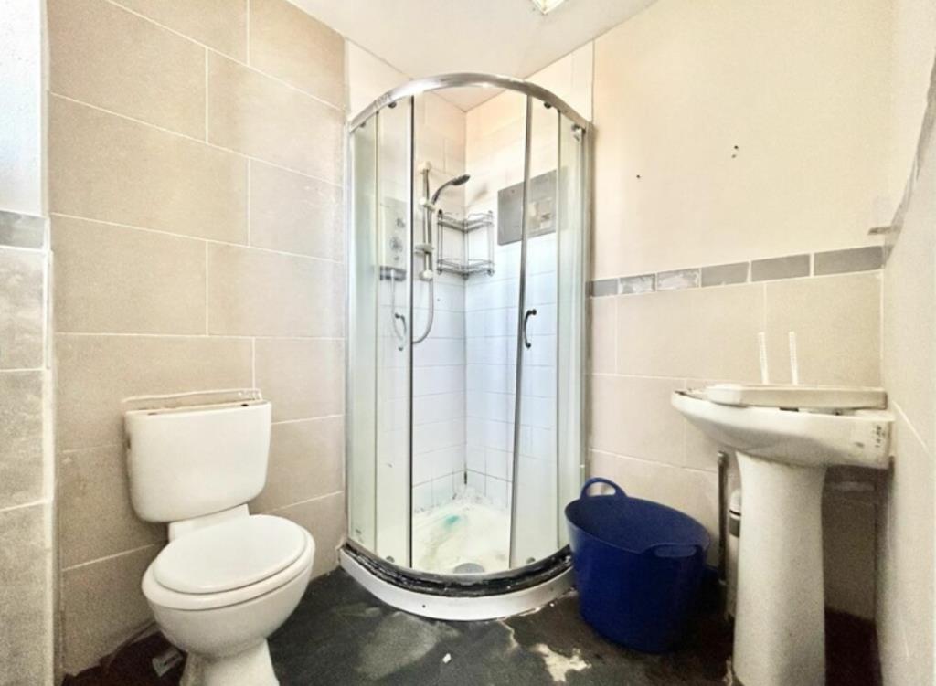 Shower with WC