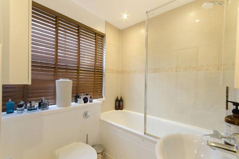 11c Florfield Passage, London, E8 1DX