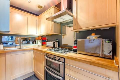 11c Florfield Passage, London, E8 1DX