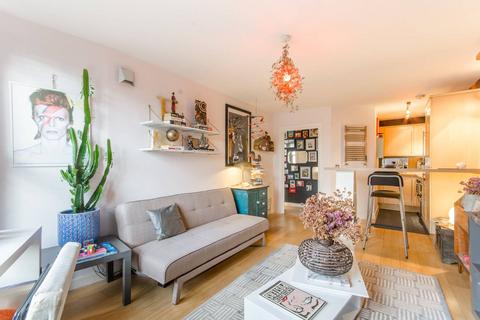 11c Florfield Passage, London, E8 1DX