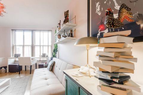 11c Florfield Passage, London, E8 1DX