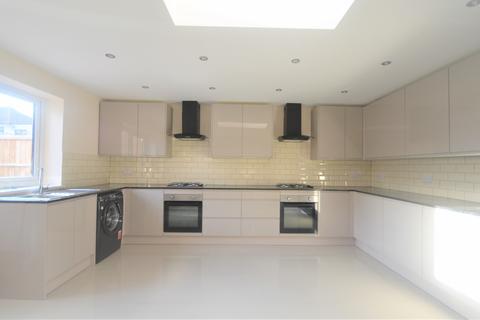 2 bedroom house share to rent, Ilford, IG5