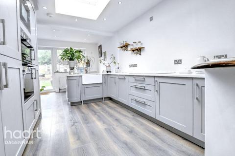 2 bedroom terraced house for sale, Cannington Road, Dagenham