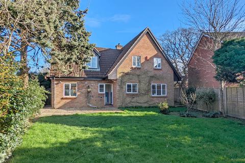 4 bedroom detached house for sale, Pennington Close, Pennington, Lymington SO41