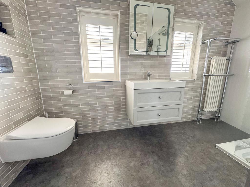 Bed1 ensuite