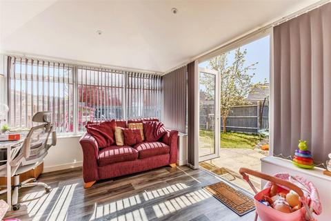 3 bedroom detached house for sale, Snaffle Way, Evesham WR11