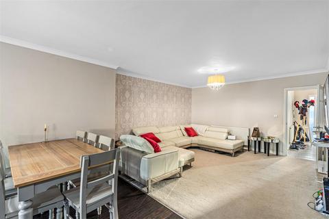 83 North Drive, Hounslow, TW3 1PT
