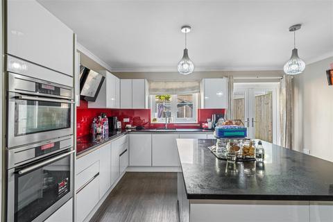 83 North Drive, Hounslow, TW3 1PT