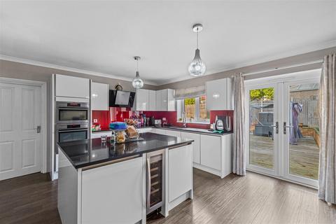 83 North Drive, Hounslow, TW3 1PT